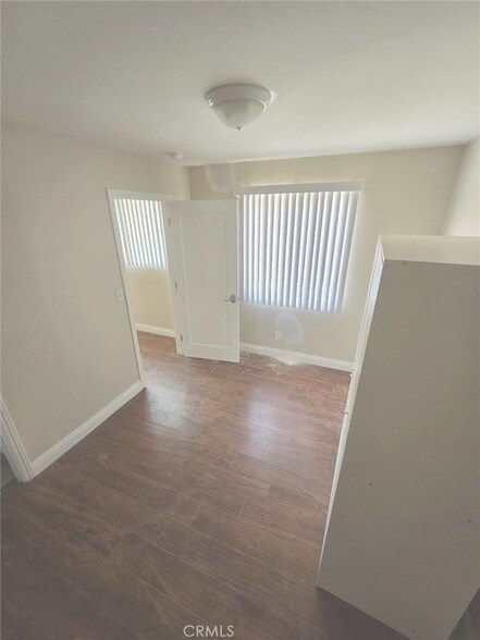 Foto del edificio - 628 W 59th Pl