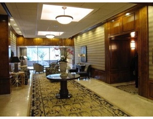 Foto del edificio - 2 Hawthorne Pl