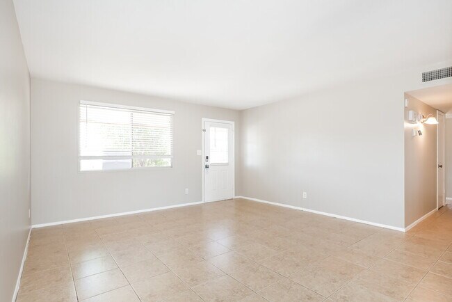 Foto del edificio - 3039 S Kenneth Pl