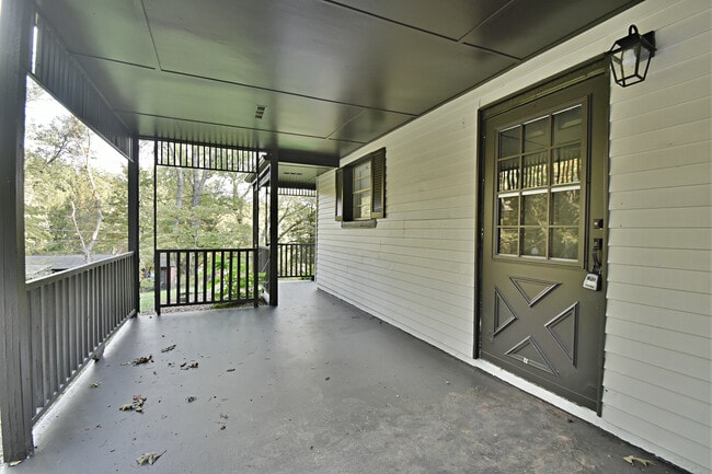 Photo - 1623 Ellison Ln SW House