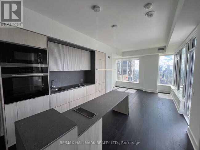 Photo du bâtiment - 11-4711 Yorkville Ave