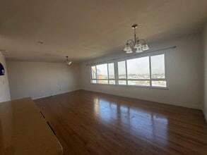 Building Photo - 324 Frankfort St
