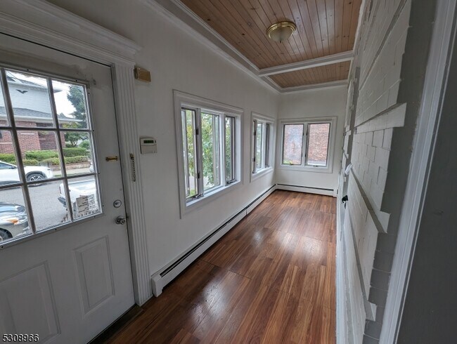 Building Photo - 213 Lincoln Pl