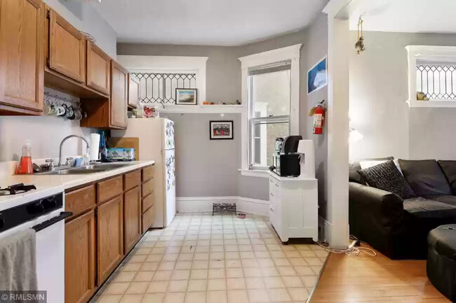 Kitchen - 2623 Colfax Ave S