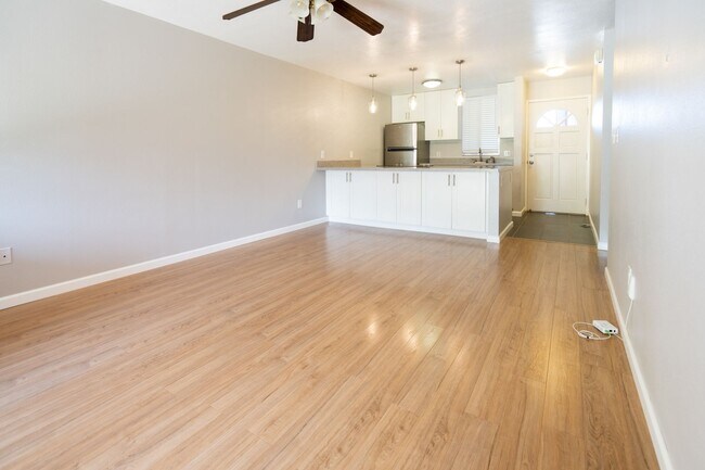 Foto del edificio - 2-Bedroom, 2-Bathroom Home in Waipahu – 2 Parking Stalls & Private Backyard