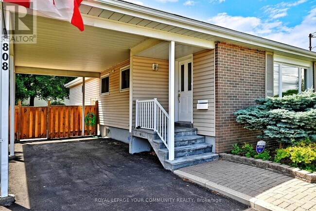 Photo du bâtiment - 808 Batory Ave