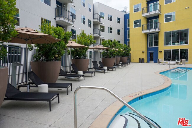 Building Photo - 10568 Promenade Gtwy