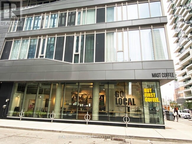 Building Photo - 68 Shuter St