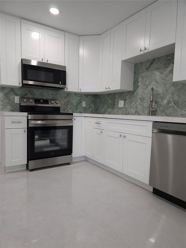 Foto principal - 9557 NW 2nd Pl