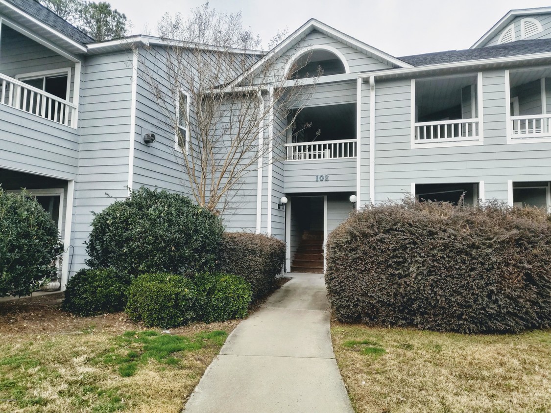 Primary Photo - 102 Breezewood Dr