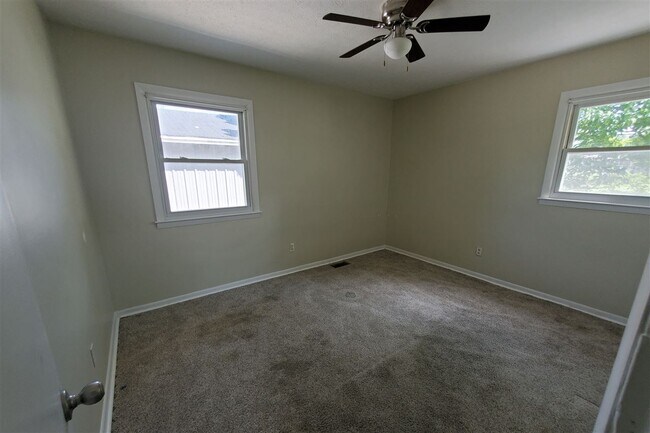Building Photo - 122 Windy Cir