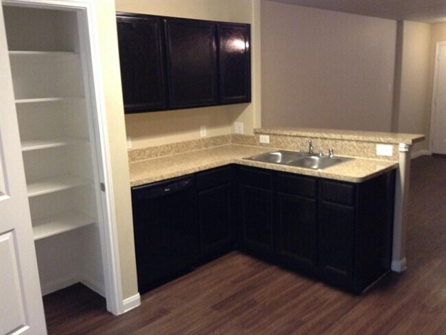 Foto del edificio - 831 Darbydale Crossing Ln