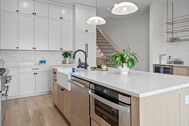 Foto del edificio - 1247 N Damen Ave