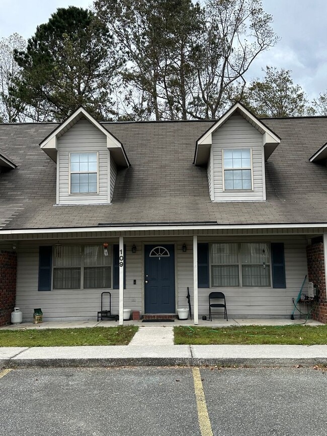 Building Photo - 109 Towne Pk E Dr