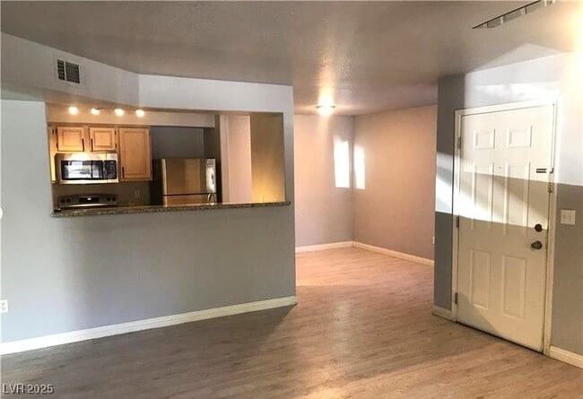 Building Photo - 555 E Silverado Ranch Blvd