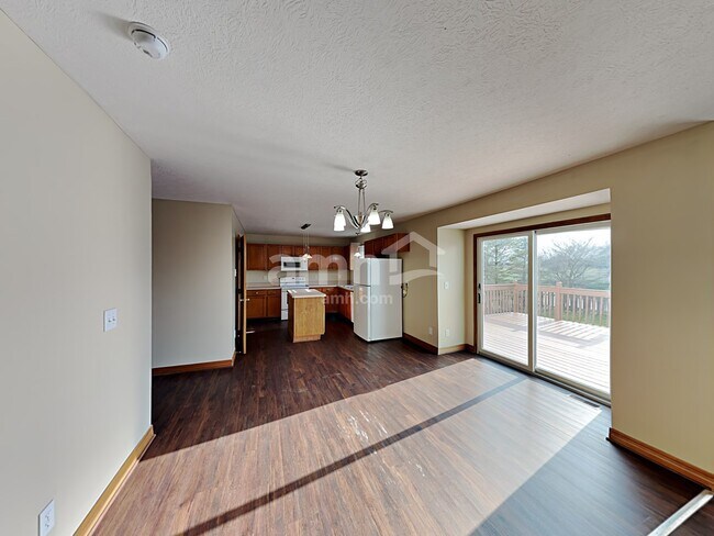 Foto del edificio - 811 Corylus Dr SW