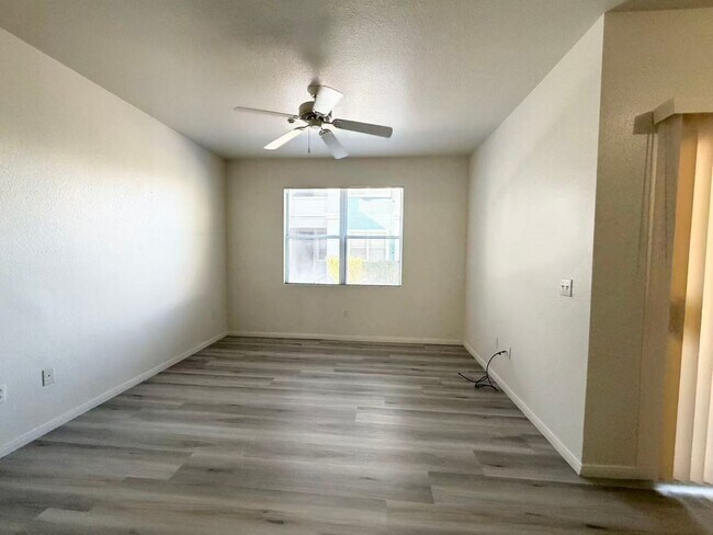 Foto del edificio - 6955 N Durango Dr