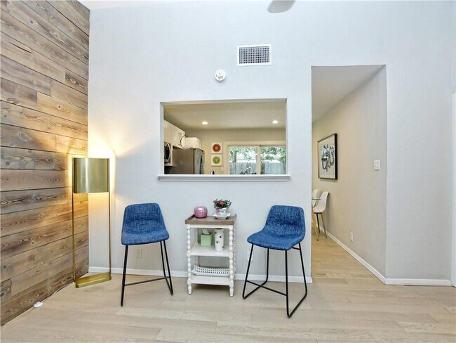 Foto del edificio - 6715 West Gate Blvd
