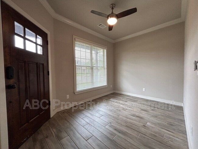 Building Photo - 3301 SW Hillstone Ave