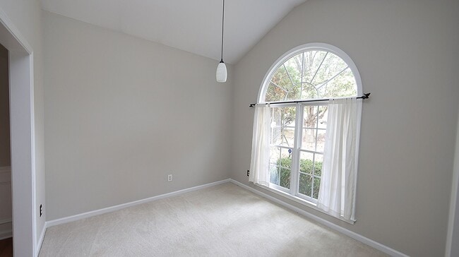 Foto del edificio - 4 Bedroom Home in desirable Grove Park Community