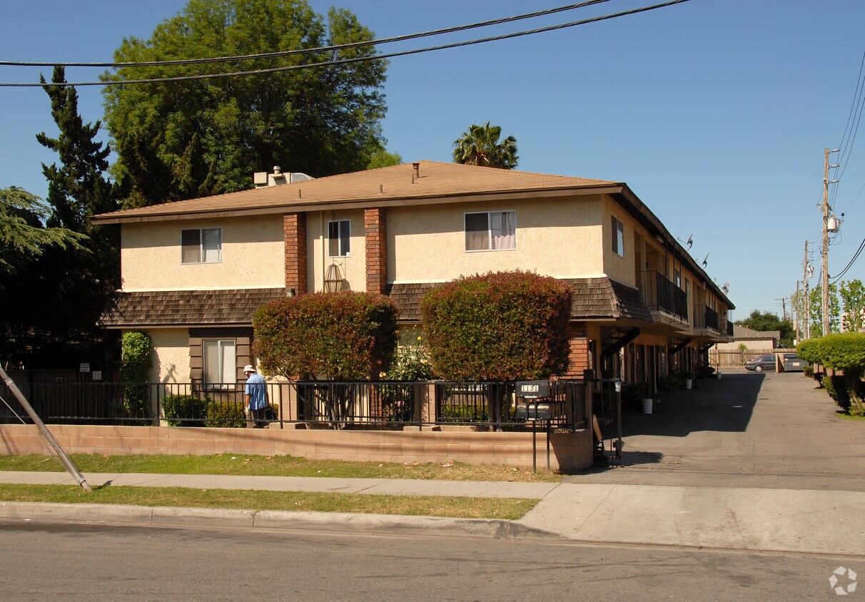 Building Photo - 1131 S Alta Vista Ave
