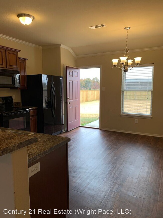 Building Photo - 3 br, 2 bath House - 305 Emma
