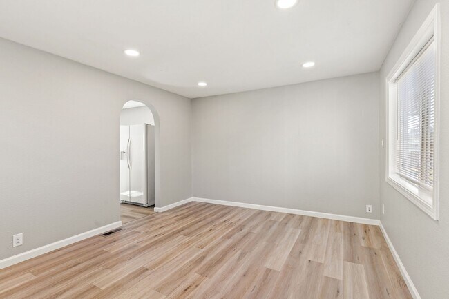 Foto del edificio - Remodeled 4-Bedroom House w/ Private Yard in Oakland