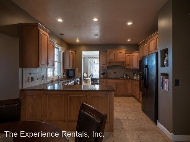 Building Photo - 6 br, 4.5 bath House - 6001 S. Mustang Avenue