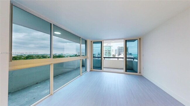 Foto del edificio - 3200 Collins Ave