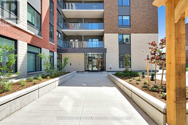 Building Photo - 385 Hill St