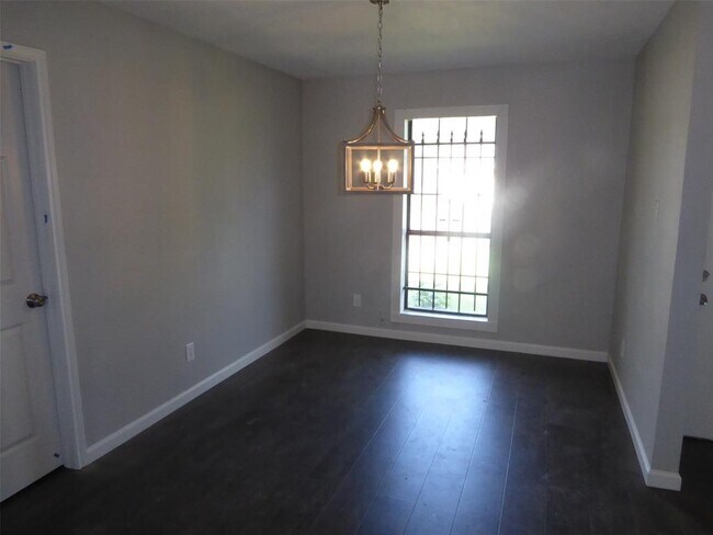 Foto del edificio - 12902 Southspring Dr