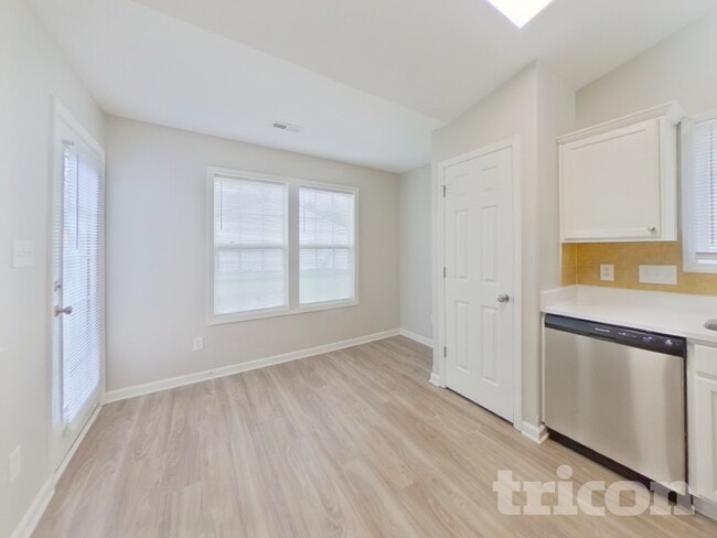 Building Photo - 6211 Whispering Brook Ct