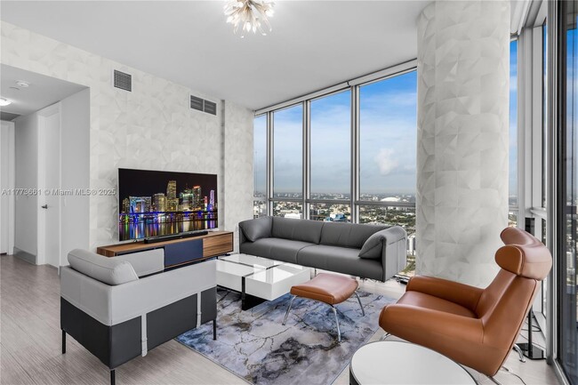 Building Photo - 1100 Biscayne Blvd