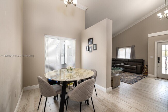 Foto del edificio - 19853 NW 64th Pl