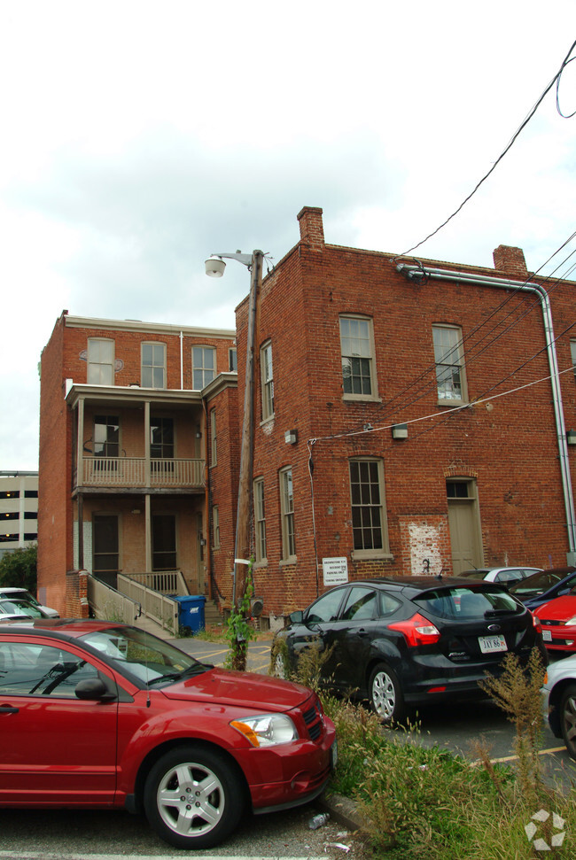 Building Photo - Brownstone Apartments