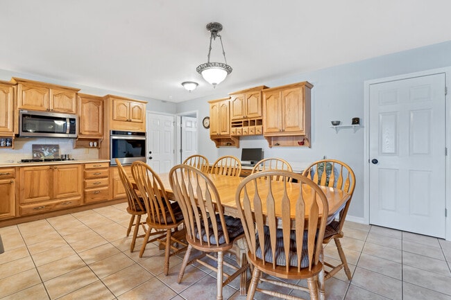 Building Photo - 10 Apple Tree Ct