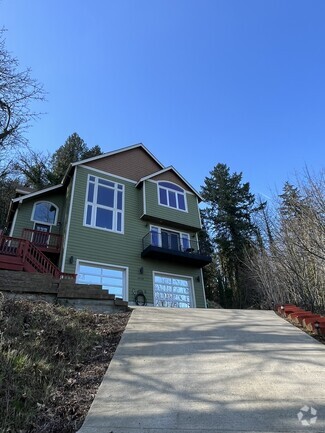 Building Photo - 6420 SE Mabel Ave