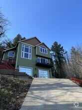 Building Photo - 6420 SE Mabel Ave