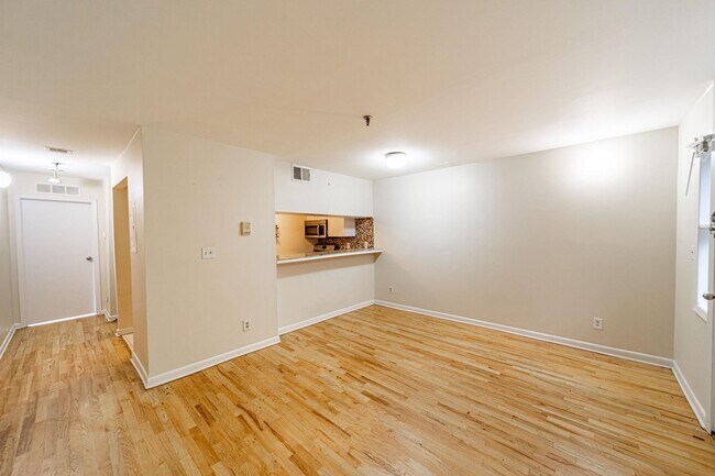 Building Photo - 227 Christopher Columbus Dr