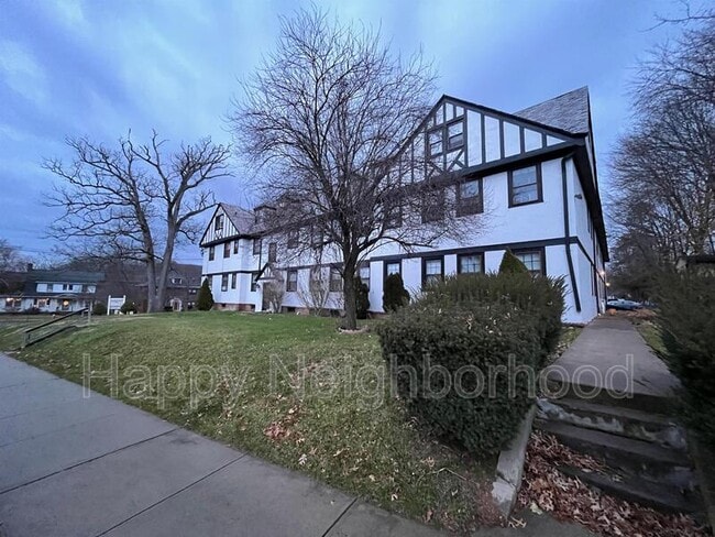Building Photo - 130 Bradley Ave