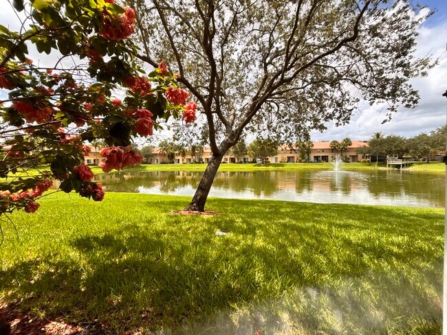 Foto del edificio - 266 River Bluff Ln