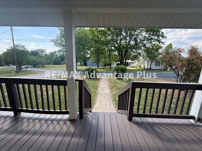 Foto del edificio - Charming 2 bedroom home in the Town of Dillwyn