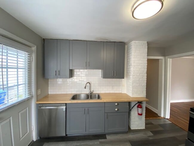 Building Photo - 108-110 Kilbourne Rd