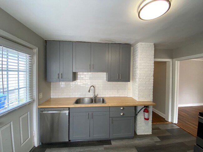 Foto del edificio - 108-110 Kilbourne Rd