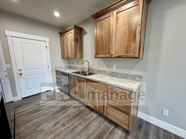 Building Photo - Near New - 2 Bed, 1 Bath Main Level Apartment