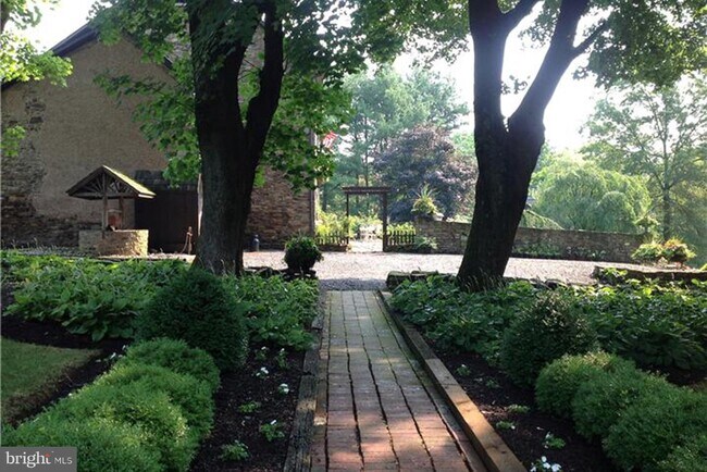 Foto del edificio - 5694 Carversville Rd