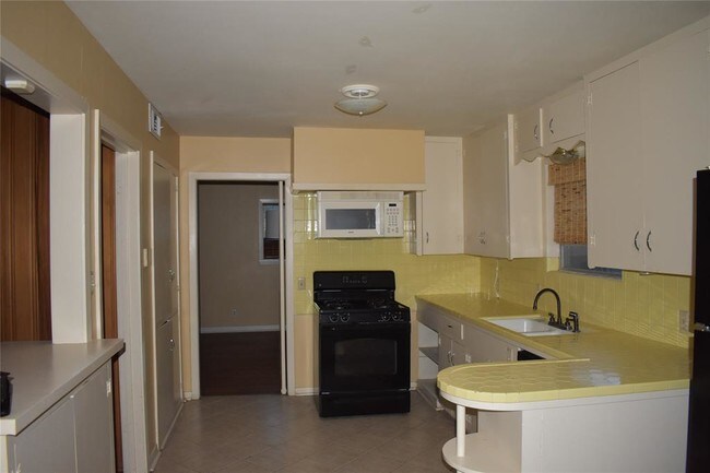Building Photo - 3519 Drexel Dr