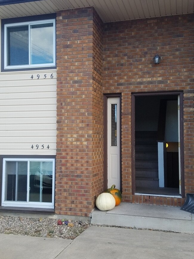 Building Photo - Cozy 2 Bed/1 Bath Apartment in North Lovel...