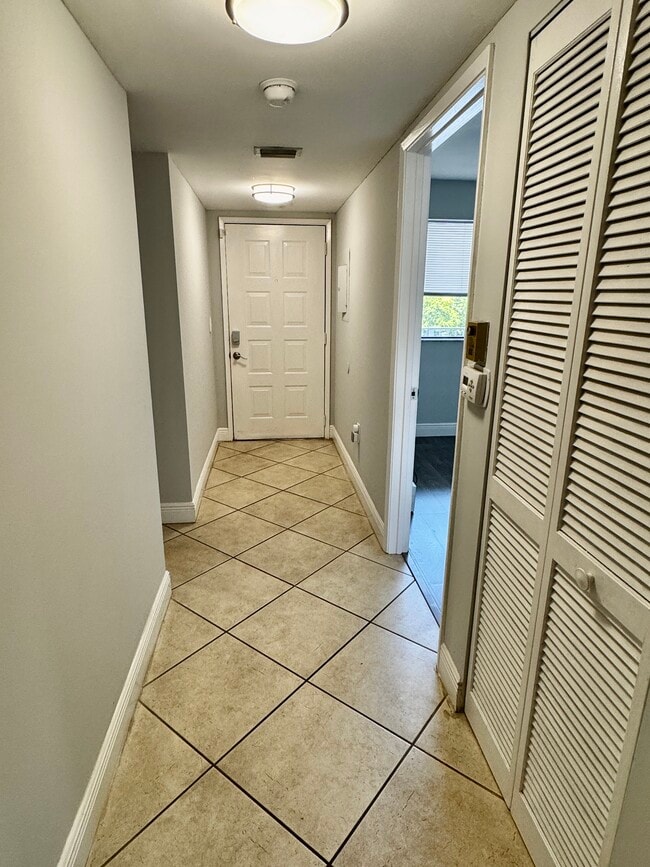 Hallway - 2334 S Cypress Bend Dr