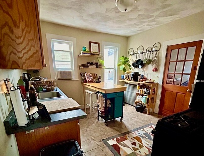 Building Photo - 11 Heath St